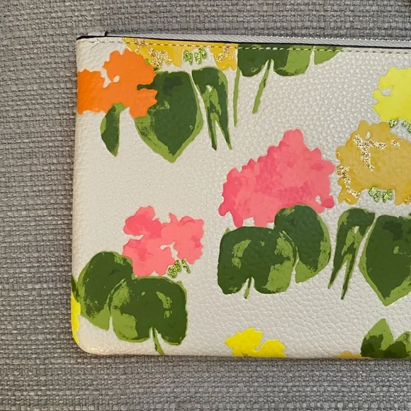 Coach Small Wristlet With Floral Print new with tag Authentic - Picture 6 of 9